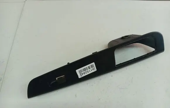 KIA Ceed Front door window switch trim 823611H000