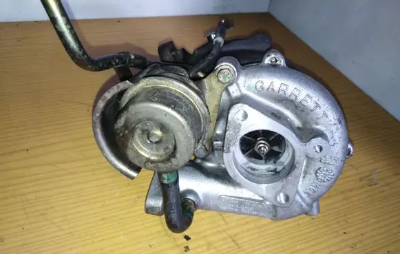 Nissan Almera Tino Turbo GT1549 1441140100