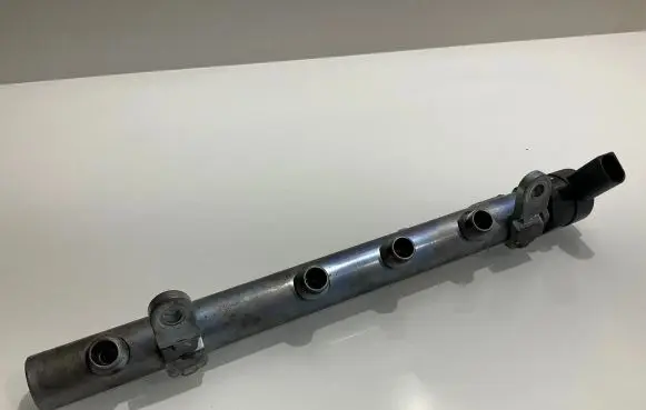 Mercedes-Benz E W211 Fuel main line pipe A642070495 0613300 642070495