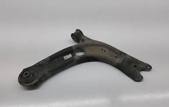 Volkswagen Tiguan Front lower control arm/wishbone 3Q0407152L