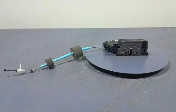 BMW X3 E83 Front door lock 9492091