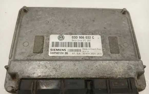 Volkswagen Polo Engine control unit/module 03D906032C 5WP4012406