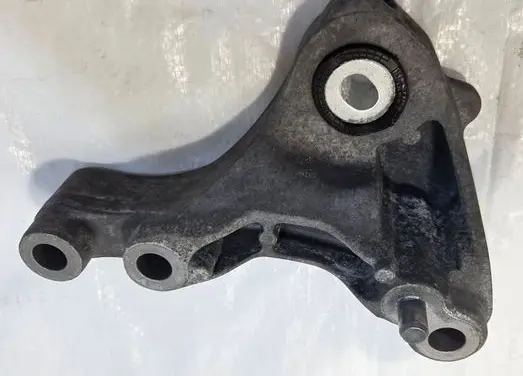 Opel Astra K Engine mount bracket 13364130