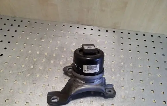 Volvo XC60 Engine mount bracket 30671245 6G926F012DD