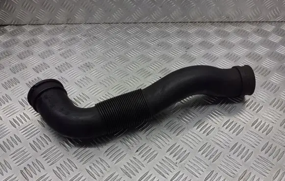 Opel Astra H Air intake hose/pipe 55559548