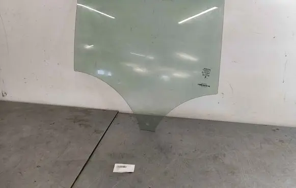 Rear door window glass