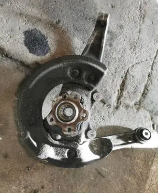 BMW 8 G15 Front wheel hub spindle knuckle 688439501