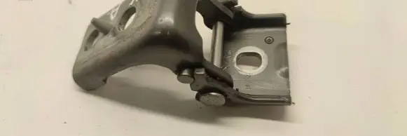 Citroen DS5 Front door lower hinge 