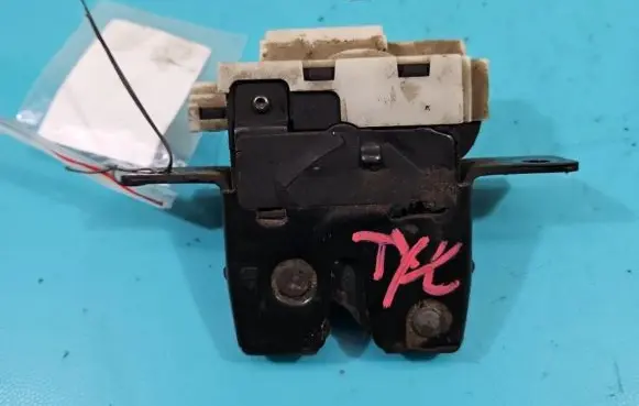 Tailgate/trunk/boot lock/catch/latch