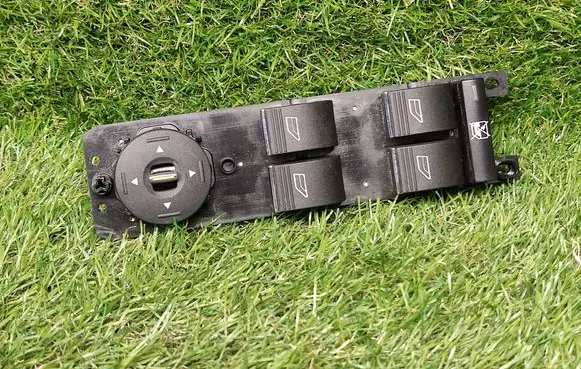 Ford Escape III Electric window control switch AM5T14A132AA