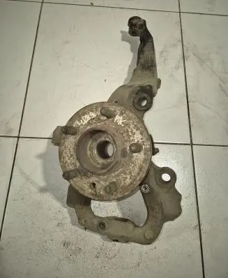 Land Rover Discovery 3 - LR3 Front wheel hub 1628670121