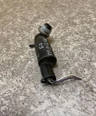 Toyota Avensis T220 Windscreen/windshield washer pump