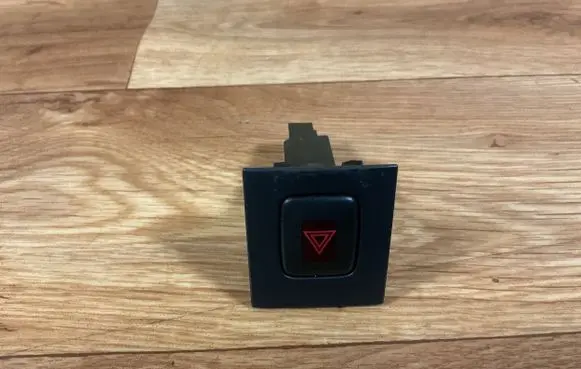 Volvo V70 Hazard light switch 9123685 10W353