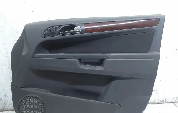 Opel Zafira B Front door card panel trim 13223183