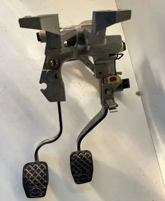 Audi 80 90 S2 B4 Pedal assembly 8A0721115
