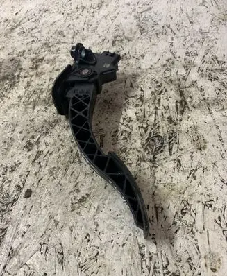 Mitsubishi Outlander Accelerator throttle pedal mn101544