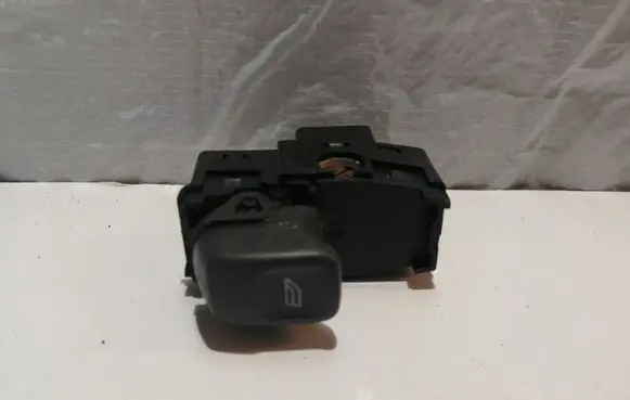 Volvo V70 Electric window control switch 9472275 00W453