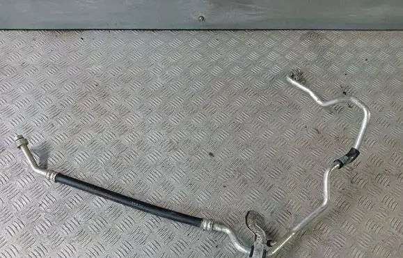 Nissan Juke I F15 Air conditioning (A/C) pipe/hose