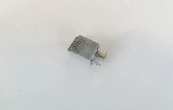 Volkswagen Touran I Other relay 1k0951253 0332011100