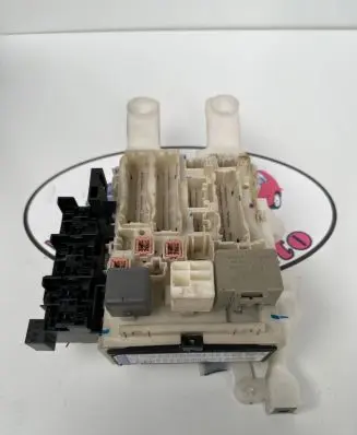 Toyota RAV 4 (XA30) Fuse module 8273042020 7A301884 9498