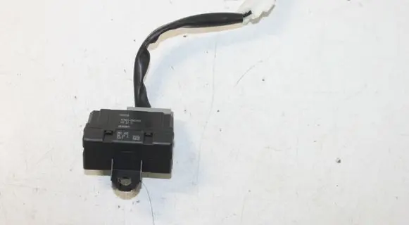 Toyota Avensis T250 Seat heating relay 875010W0100