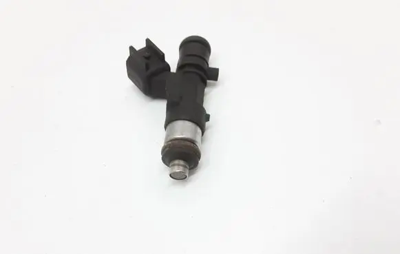 Volvo S80 Fuel injector 30757534