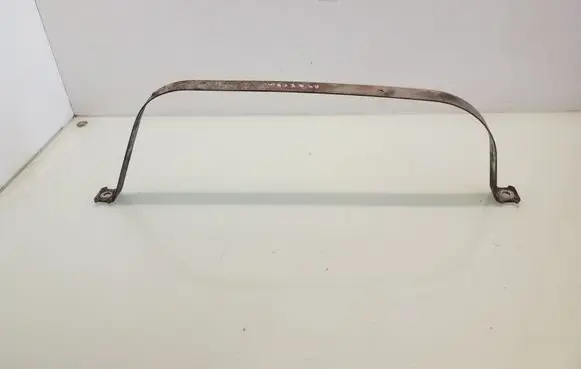 Fuel tank mounting bracket