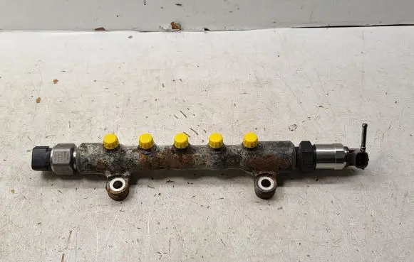 Toyota Corolla Verso AR10 Fuel main line pipe 238100R020 8945860010