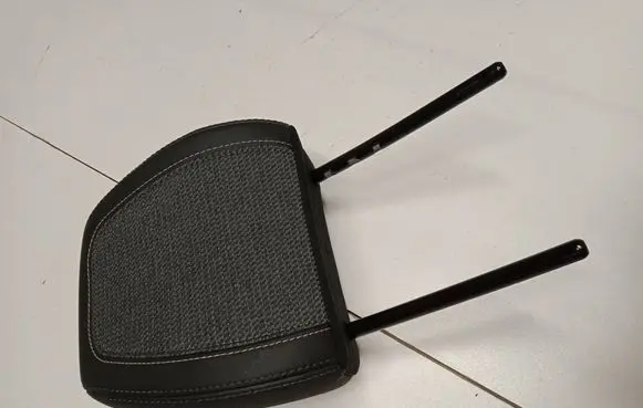 Peugeot 2008 II Front seat headrest