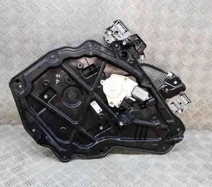 Rear window lifting mechanism without motor