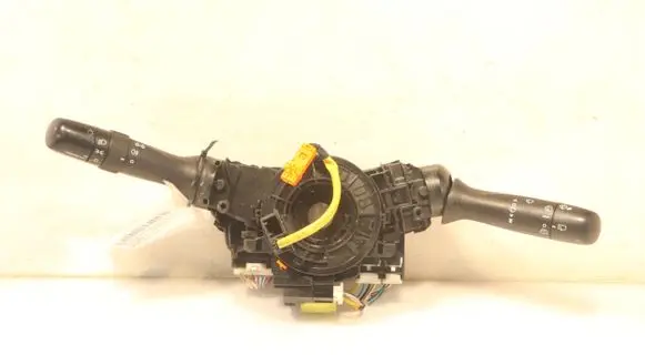 Toyota Yaris Light switch 17F001