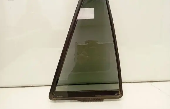Rear vent window glass