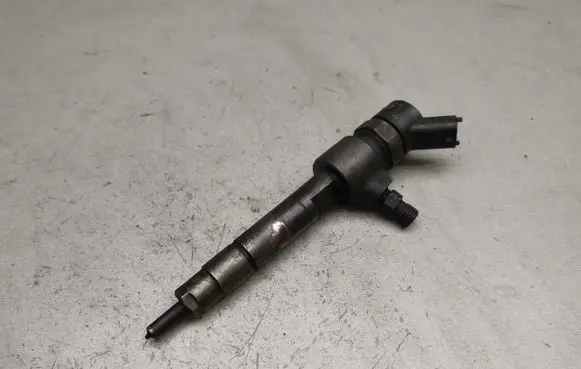 Opel Zafira B Fuel injector 0445110165