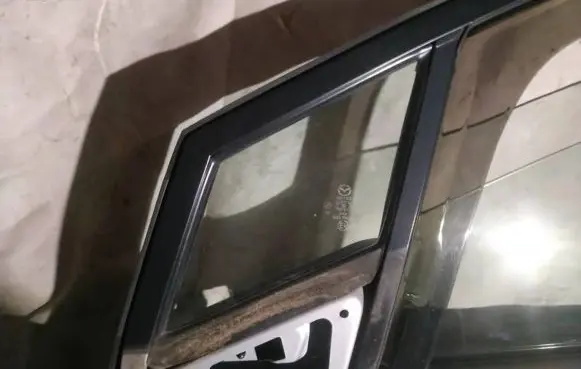Mazda 5 Front door vent window glass four-door 