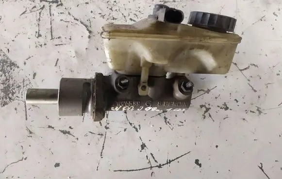 Volkswagen Polo III 6N 6N2 6NF Master brake cylinder 21025599