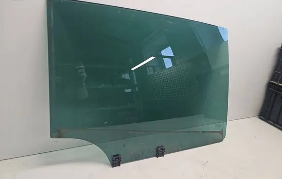 Rear door window glass