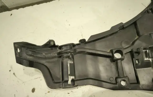 Volvo V50 Front bumper mounting bracket 08693181