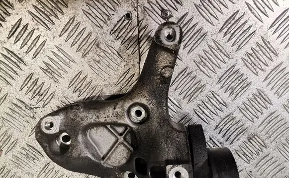 Volkswagen Touran I A/C compressor mount bracket 1k0260885b