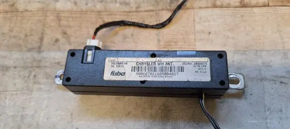 Jeep Grand Cherokee (WK) Aerial antenna amplifier 56038699AB 56038699