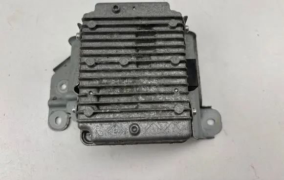 Chrysler Pacifica Voltage converter/converter module 22187 56029814AA 17Y28084700G3