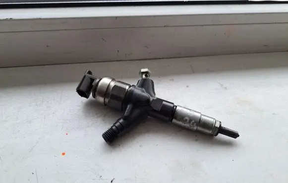 Subaru Forester SH Fuel injector 16613AA020 02M02613