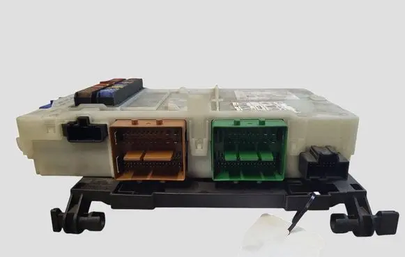 Ford Mondeo MK IV Fuse module 7G9T14A073DC 11888B20175 97RI010012