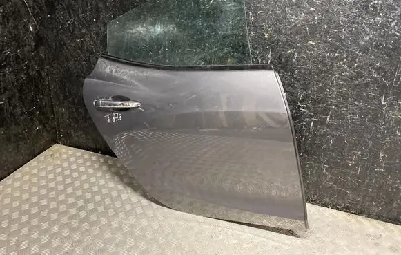 Maserati Ghibli Rear door 