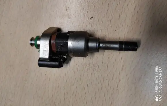 Chevrolet Malibu Fuel injector 17302332163