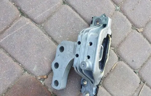 Opel Astra K Gearbox mounting bracket 39193445