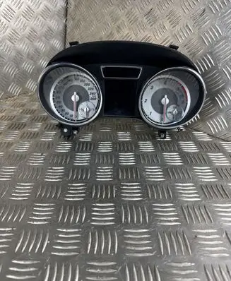 Speedometer (instrument cluster)