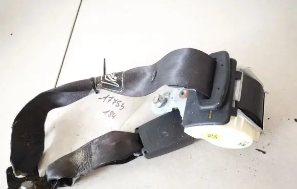 Middle seatbelt (rear)