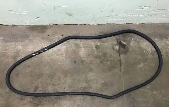 Volkswagen Golf V Front door rubber seal