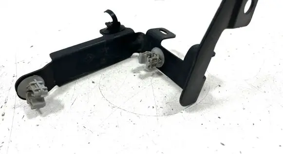 Renault Megane III A/C compressor mount bracket 14049006R