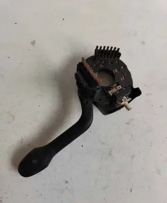 Volkswagen PASSAT B3 Indicator stalk QC88002